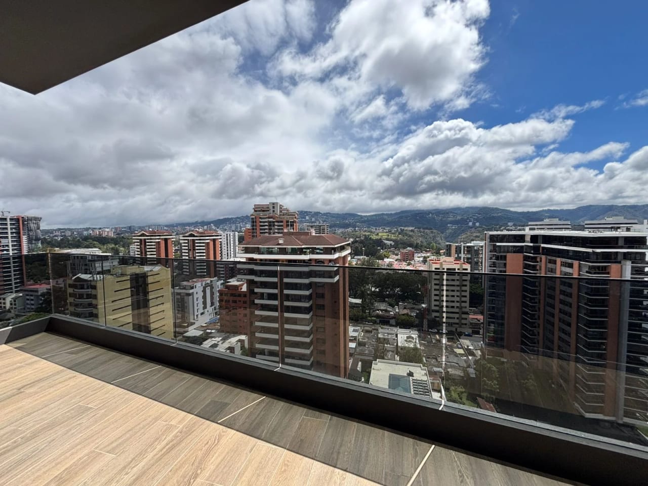 Apartamento amueblado en renta en zona 14 — Apartamento en Alquiler en Santa Inés, Zona 14, Guatemala, Ciudad — foto 4 de 6