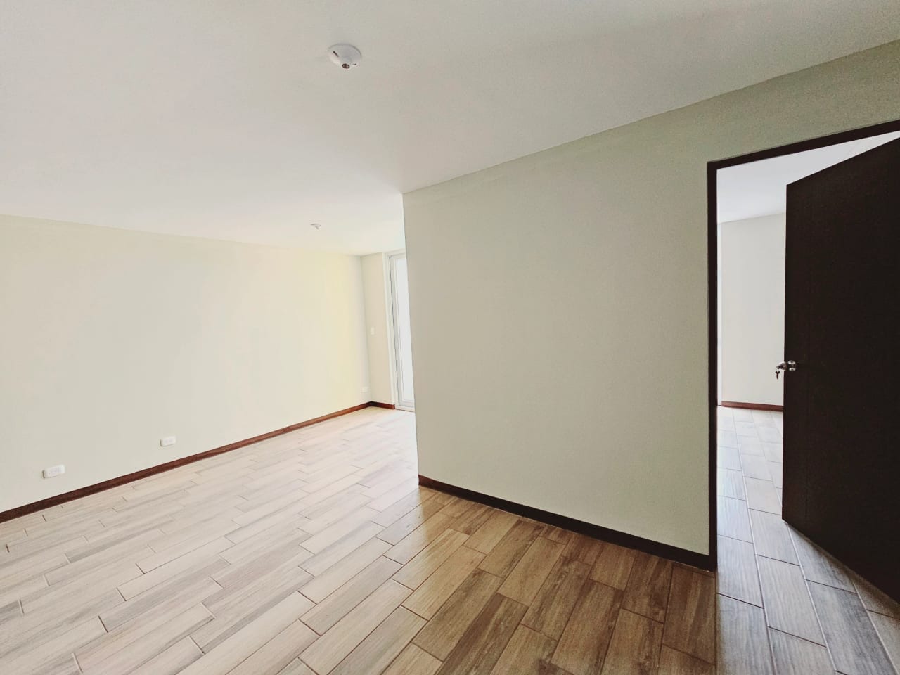 Apartamento en Renta en Zona 4 de Mixco — Apartamento en Alquiler en Bosques de San Nicolás, Zona 4 Mixco, Guatemala, Ciudad — foto 3 de 7
