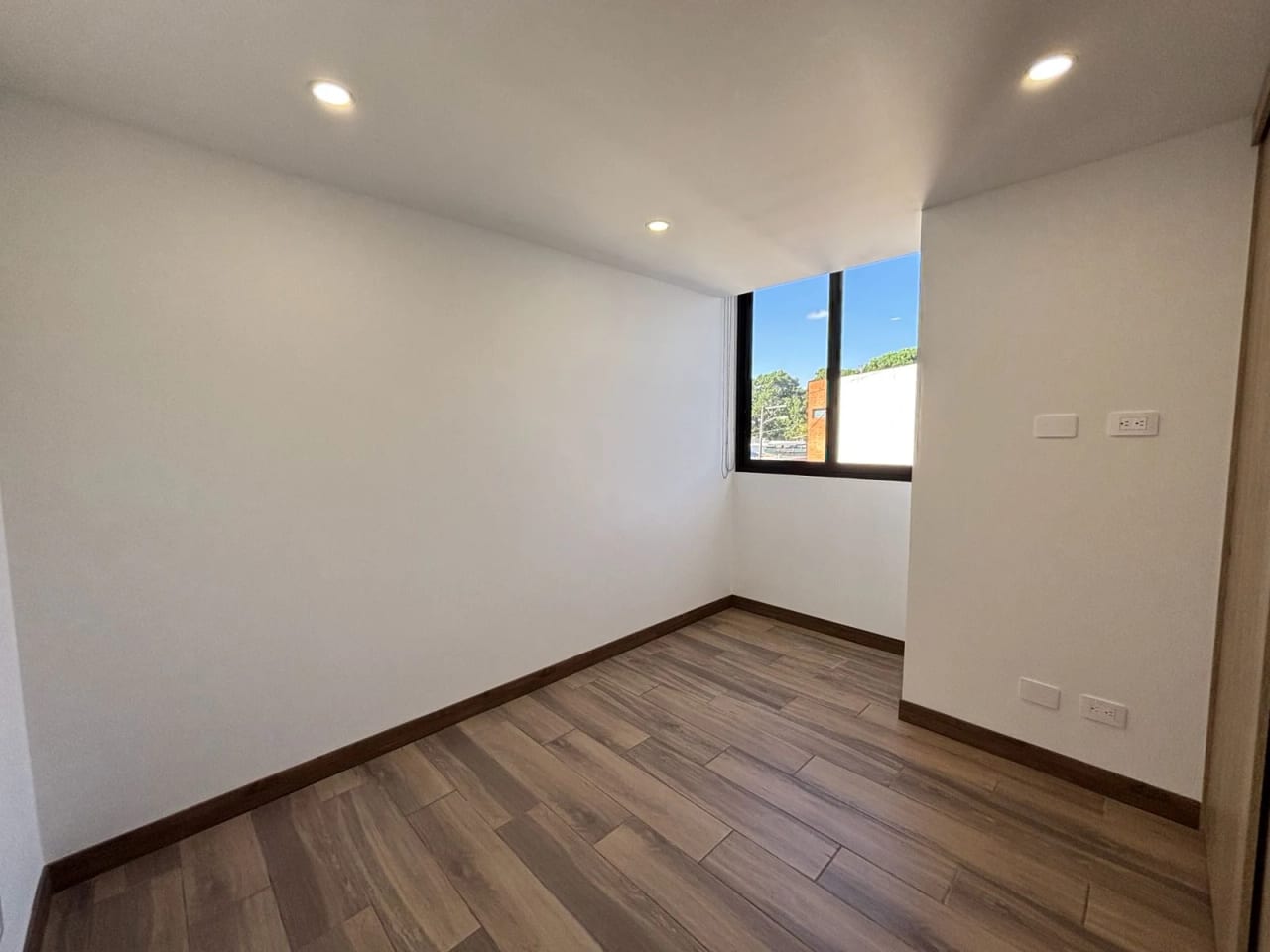 Apartamento en renta en zona 10 — Apartamento en Alquiler en Salvattore, Zona 10, Guatemala, Ciudad — foto 3 de 5