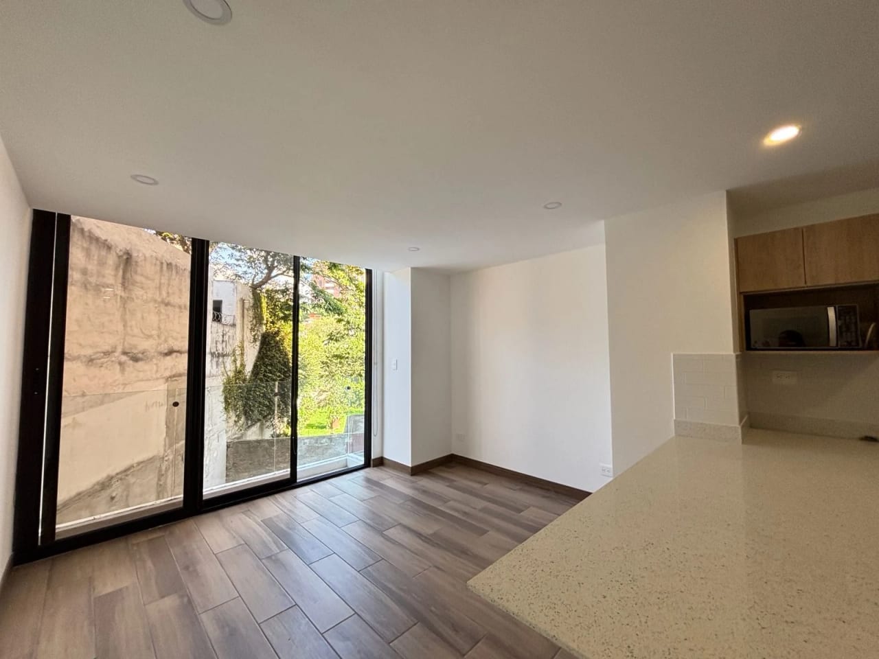 Apartamento en renta en zona 10 — Apartamento en Alquiler en Salvattore, Zona 10, Guatemala, Ciudad — foto 4 de 5