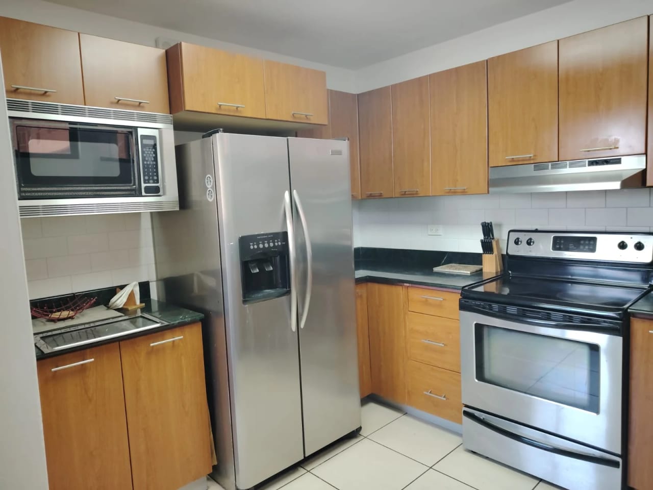 Apartamento en renta semiamueblado en zona 14 — Apartamento en Alquiler en Real de Las Américas, Zona 14, Guatemala, Ciudad — foto 5 de 8