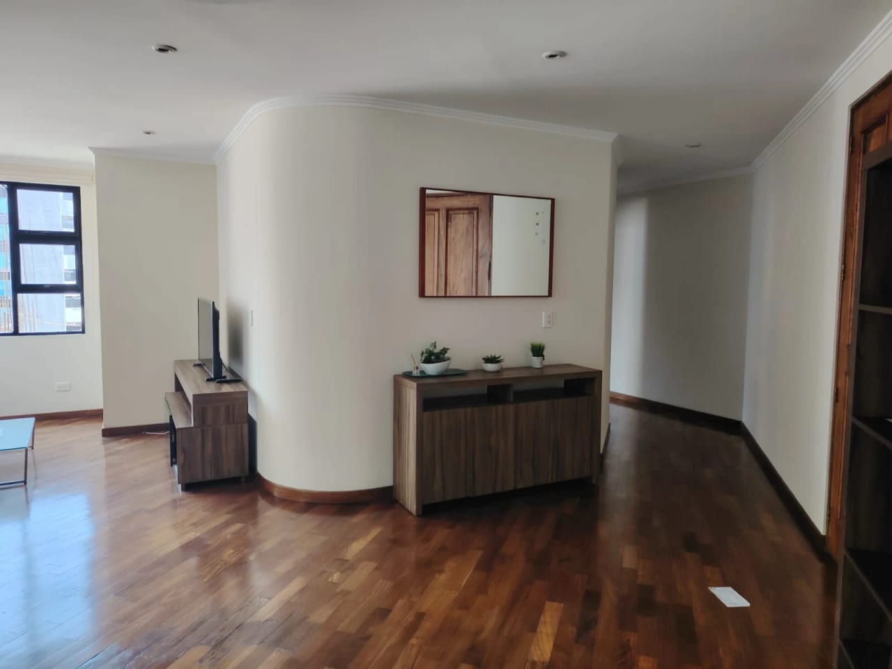 Apartamento en renta semiamueblado en zona 14 — Apartamento en Alquiler en Real de Las Américas, Zona 14, Guatemala, Ciudad — foto 7 de 8