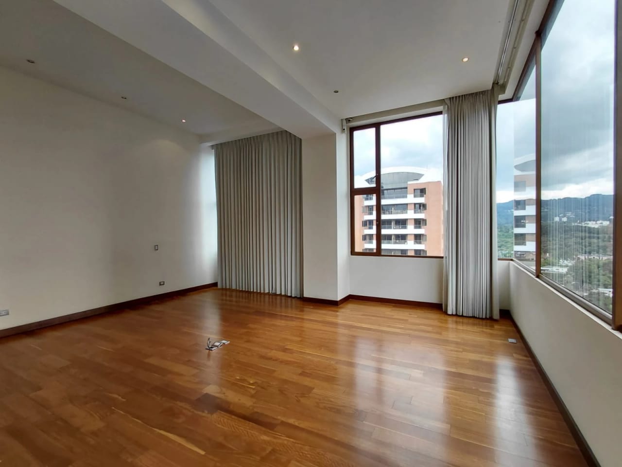Penthouse Matisse 2 Zona 14 -Renta- — Apartamento en Alquiler en Matisse, Zona 14, Guatemala, Ciudad — foto 4 de 10