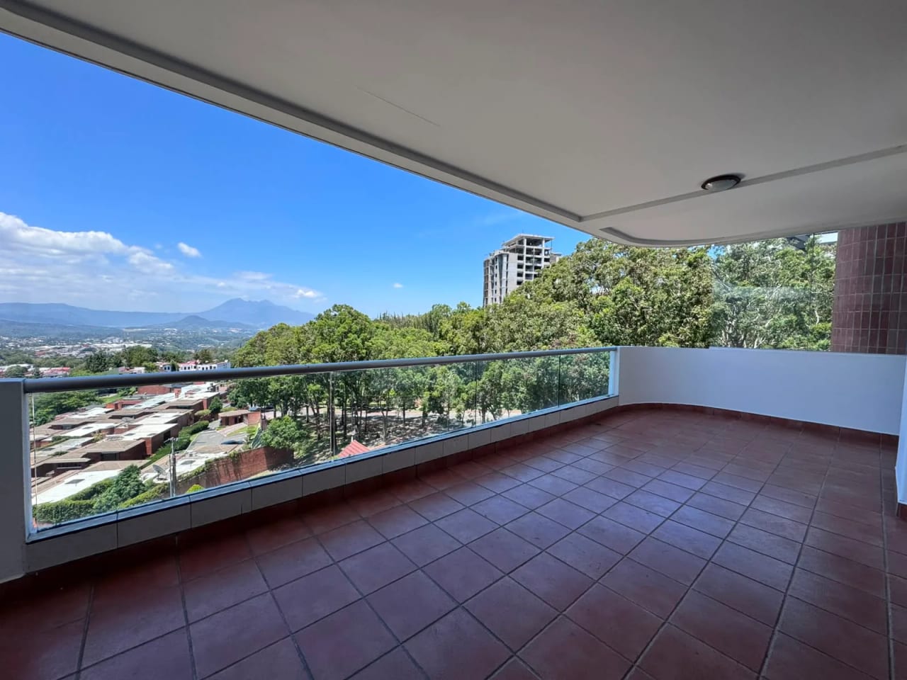 Apartamento grande Marques del Valle 4 habitaciones — Apartamento en Alquiler en Marqués del Valle, Zona 14, Guatemala, Ciudad — foto 14 de 14