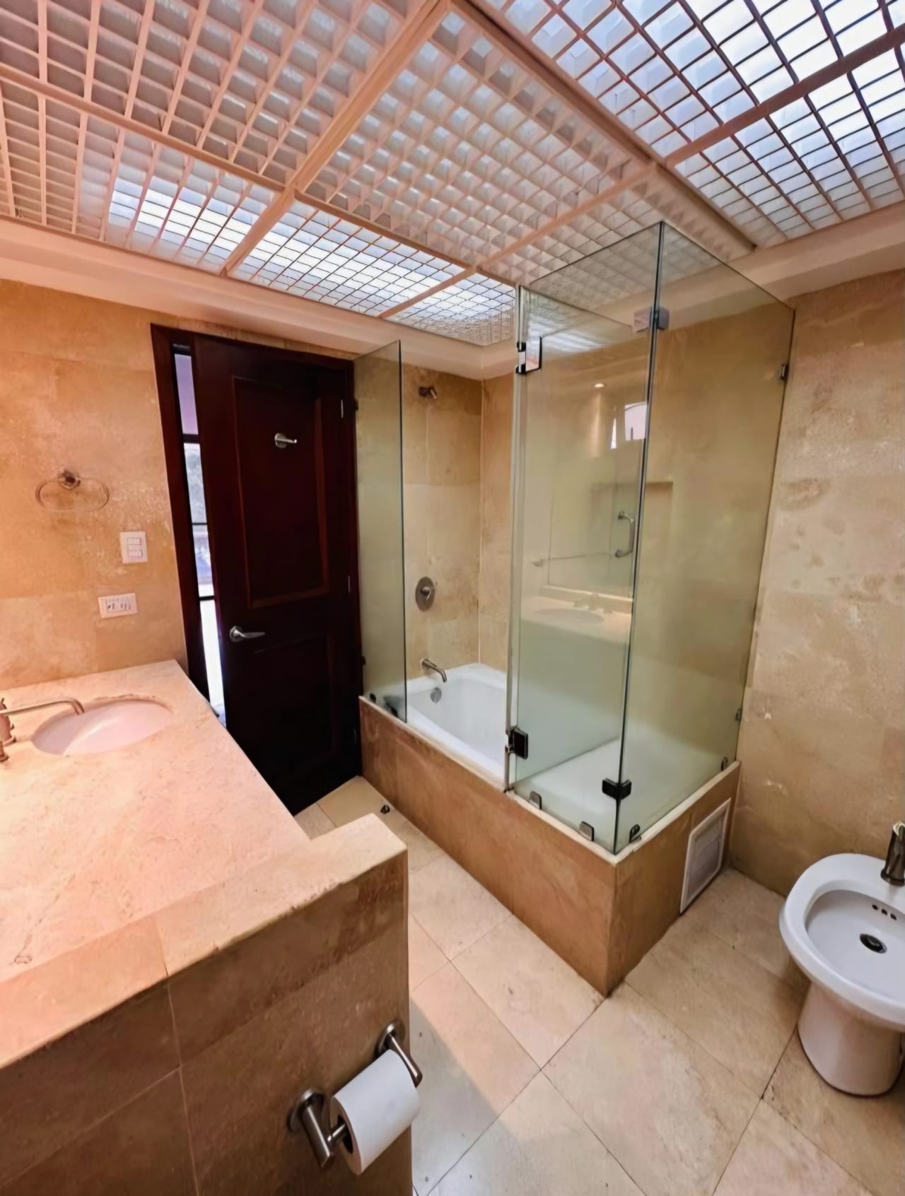 Apartamento amplio Venta Tiffany z10 3 hab y servicio — Apartamento en Venta en Tiffany, Zona 10, Guatemala, Ciudad — foto 9 de 16