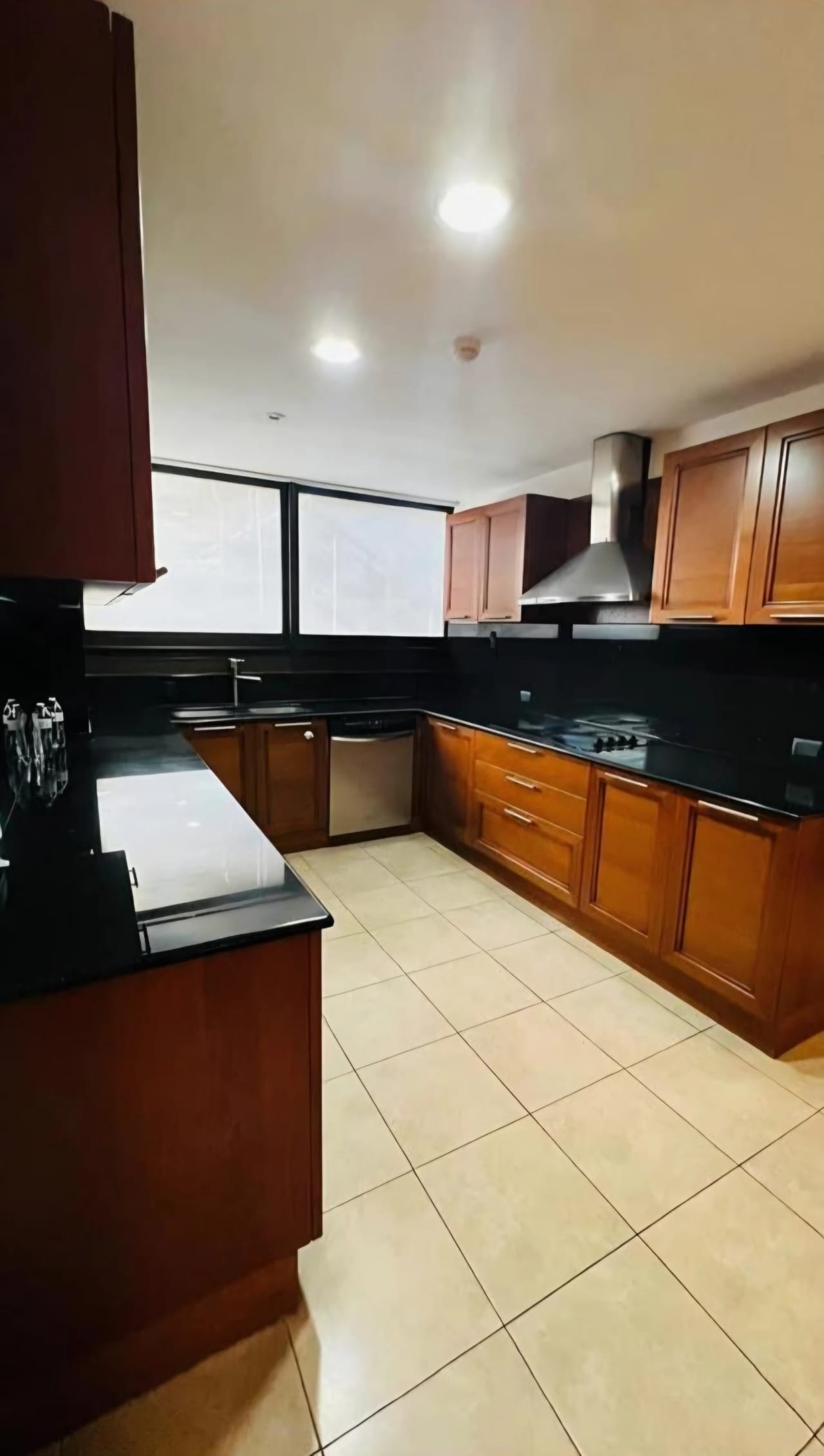 Apartamento amplio Venta Tiffany z10 3 hab y servicio — Apartamento en Venta en Tiffany, Zona 10, Guatemala, Ciudad — foto 14 de 16