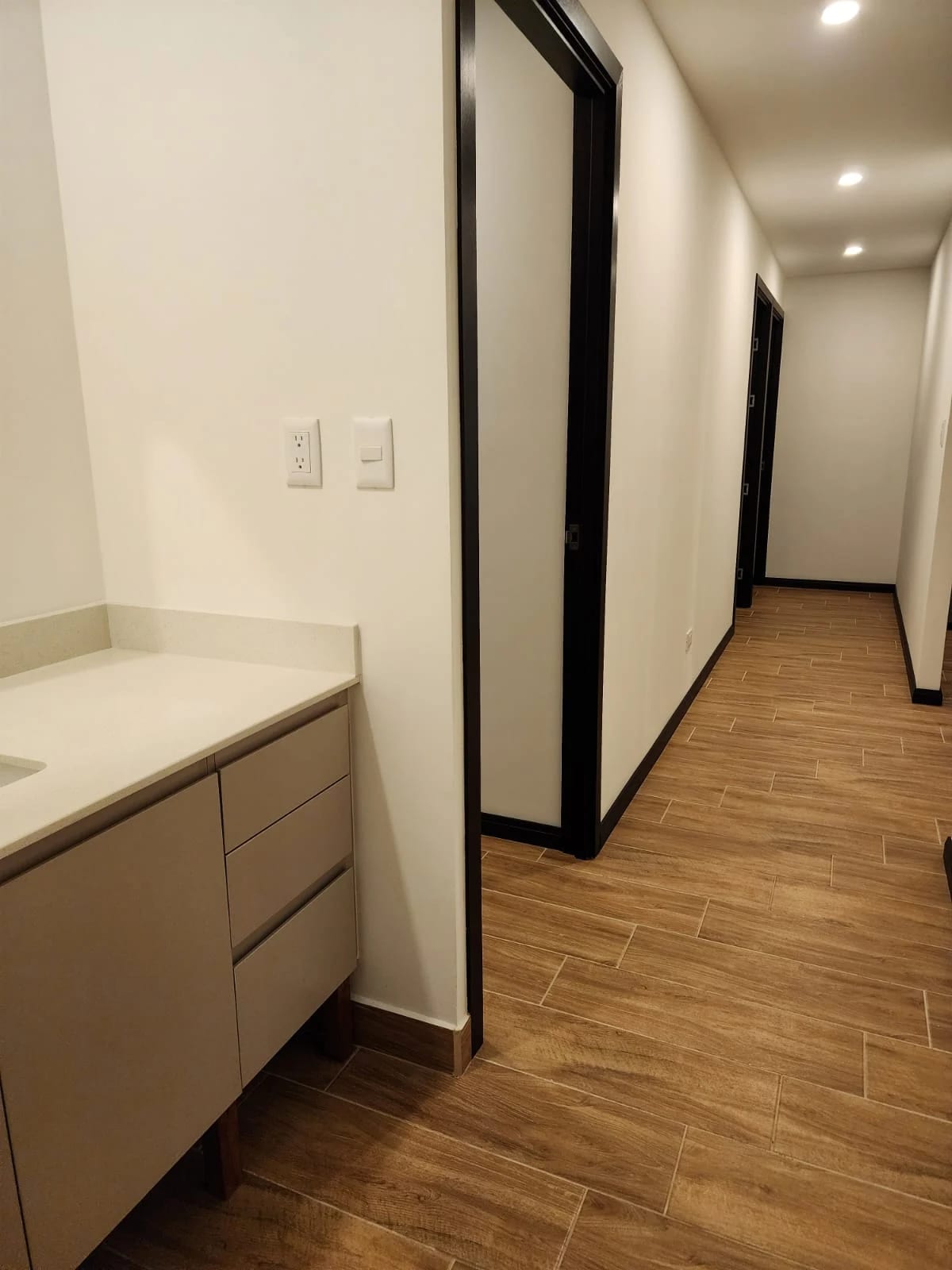 Apartamento Essenza 3 habitaciones zona 13 — Apartamento en Alquiler en Zona 13, Guatemala, Ciudad — foto 3 de 10