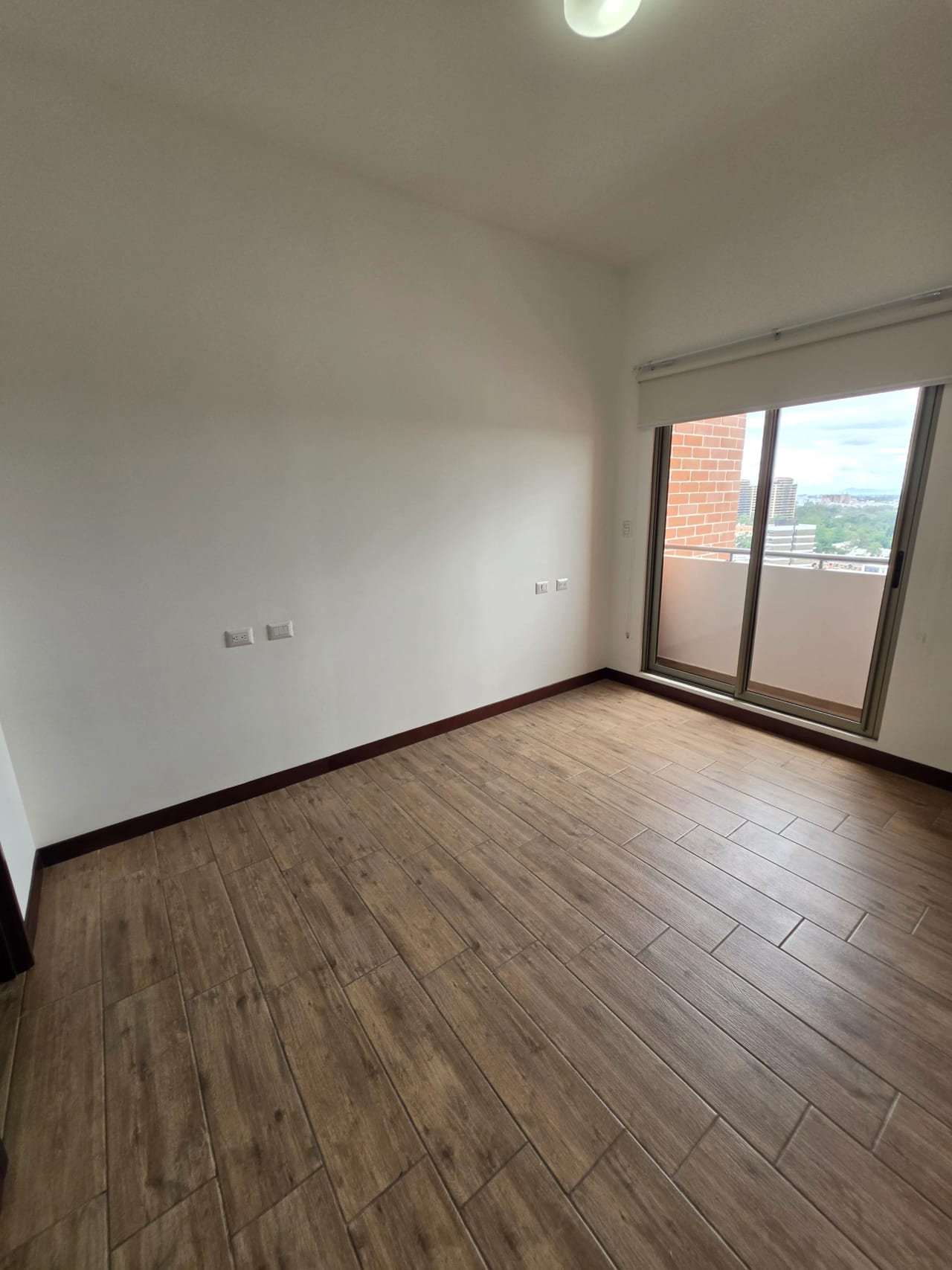 Renta Casalini zona 10 2 hab — Apartamento en Alquiler en Casalini Diagonal 6, Zona 10, Guatemala, Ciudad — foto 4 de 9