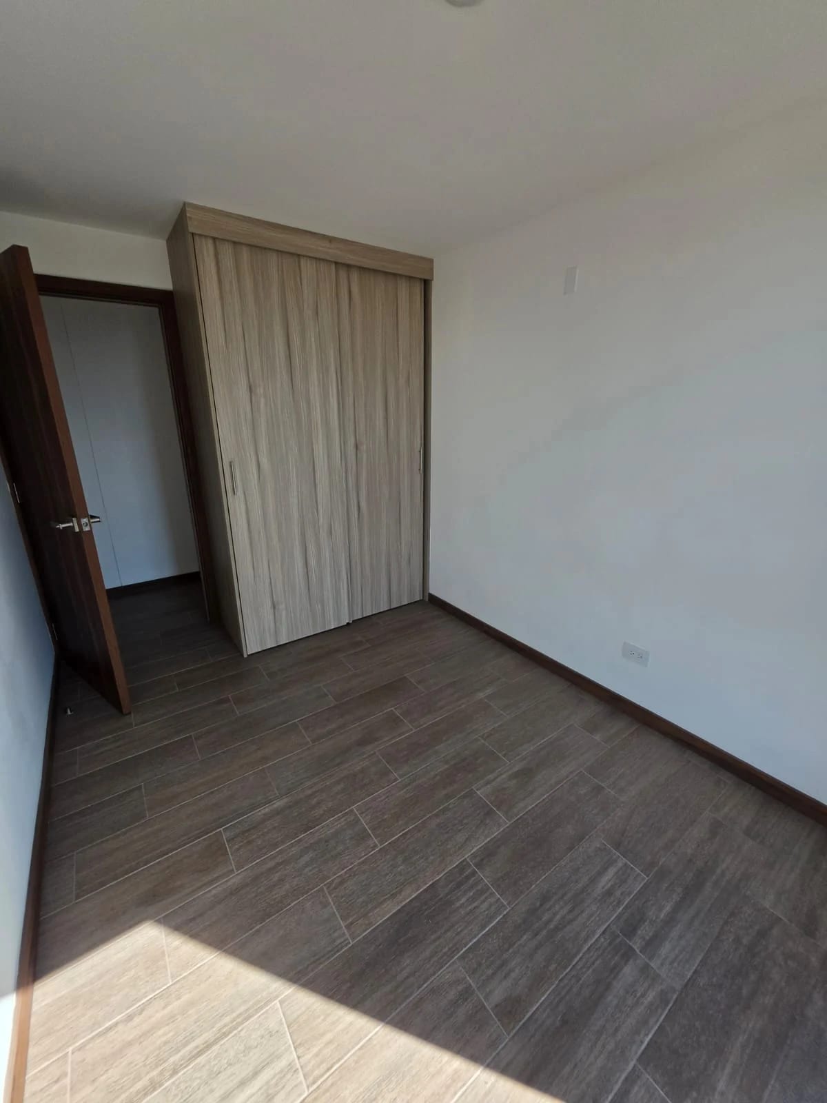 Apartamento alquiler Torre Milea zona 13 3 habitaciones — Apartamento en Alquiler en Zona 13, Guatemala, Ciudad — foto 6 de 11