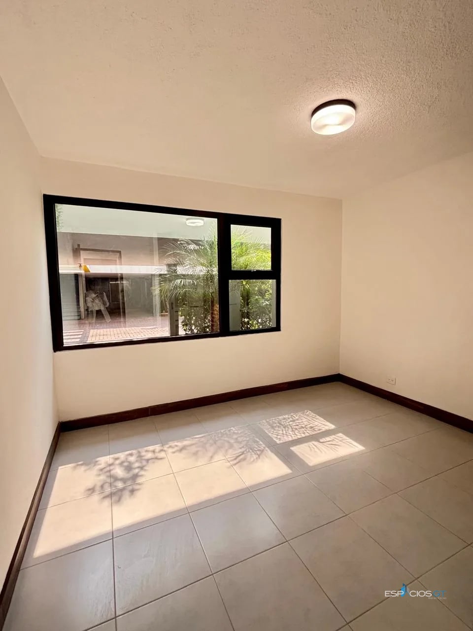 Apartamento en Renta – Primer Nivel Remodelado | Zona 10 📍 Excelente ubicación frente a Oakland Place, Zona 10 — Apartamento en Alquiler en Zona 10, Guatemala, Ciudad — foto 4 de 7