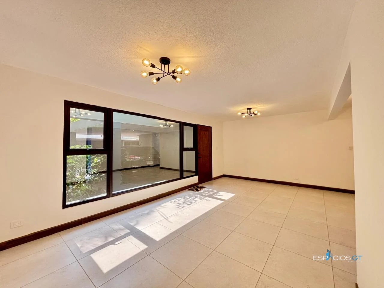 Apartamento en Renta – Primer Nivel Remodelado | Zona 10 📍 Excelente ubicación frente a Oakland Place, Zona 10 — Apartamento en Alquiler en Zona 10, Guatemala, Ciudad — foto 1 de 7