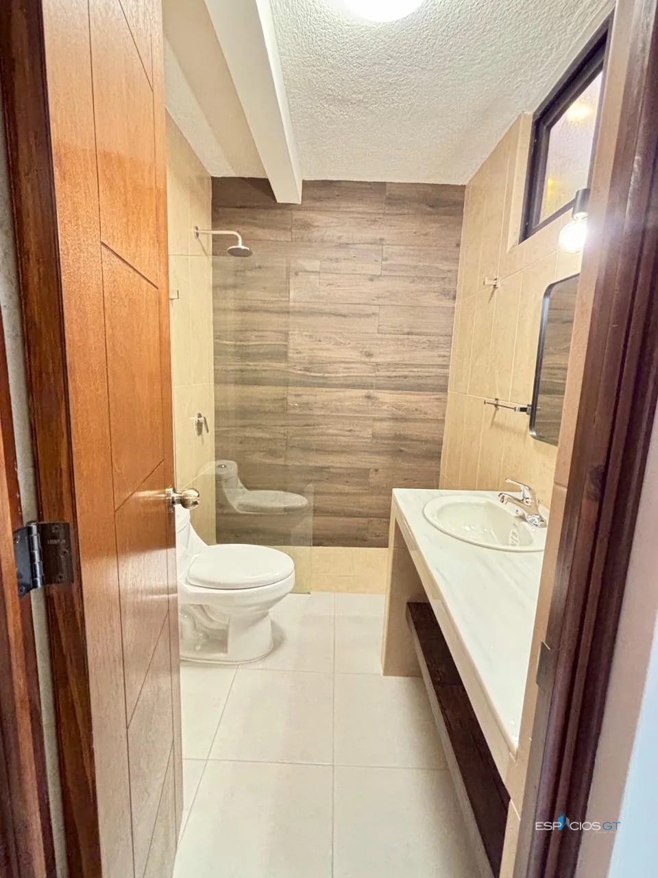 Apartamento en Renta – Primer Nivel Remodelado | Zona 10 📍 Excelente ubicación frente a Oakland Place, Zona 10 — Apartamento en Alquiler en Zona 10, Guatemala, Ciudad — foto 5 de 7