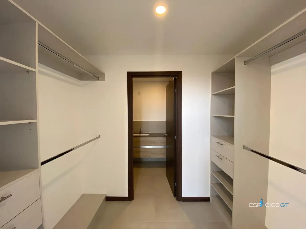 Apartamento en venta cerca de universidades, hospitales, restaurantes y centros de negocios. Si buscas comodidad, excelente ubicación y un estilo de vida moderno, ¡este apartamento es para ti! — Apartamento en Venta en Zona 10, Guatemala, Ciudad — foto 5 de 7