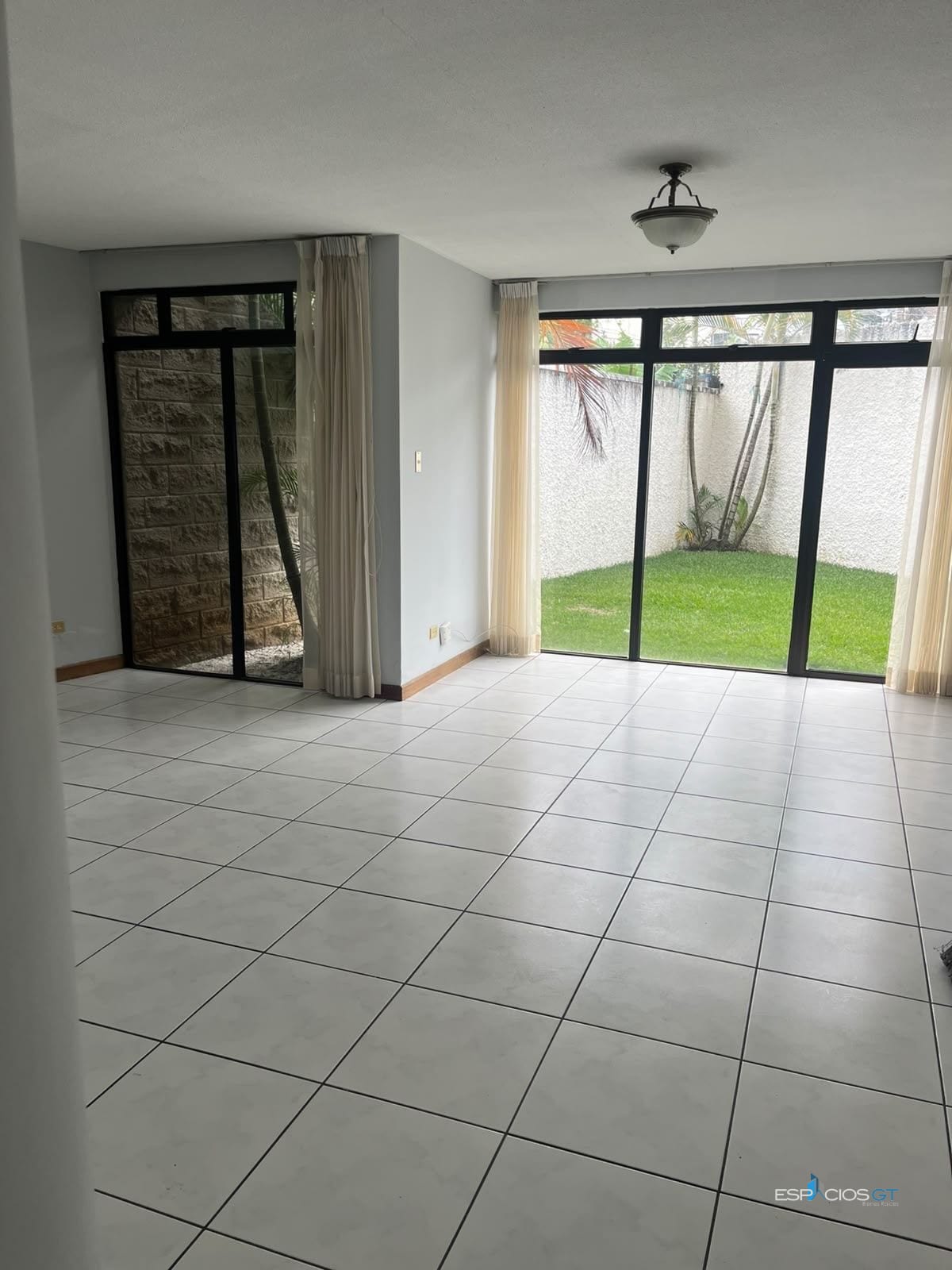 Apartamento en renta cerca hospital el pilar con jardín — Apartamento en Alquiler en Zona 15, Guatemala, Ciudad — foto 1 de 7