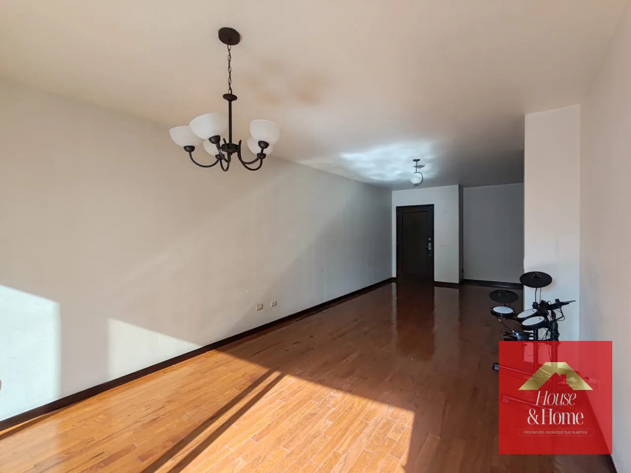 Renta de apartamento en zona 14 — Apartamento en Alquiler en Plenum 14, Zona 14, Guatemala, Ciudad — foto 2 de 11