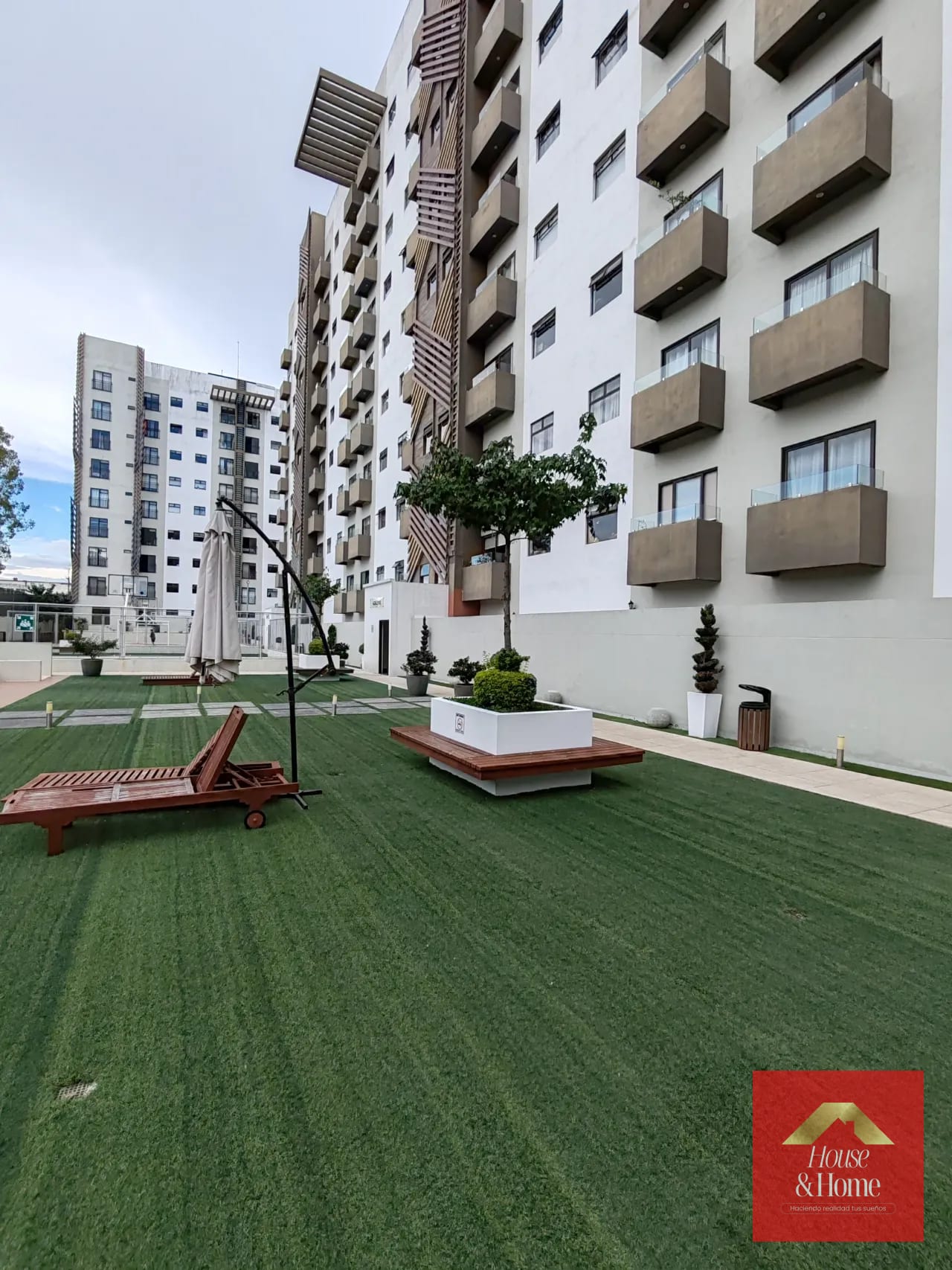 Jardín — Venta de apartamento en zona 7 — Apartamento en Venta en Di Fiori, Zona 7, Guatemala, Ciudad — foto 2 de 15