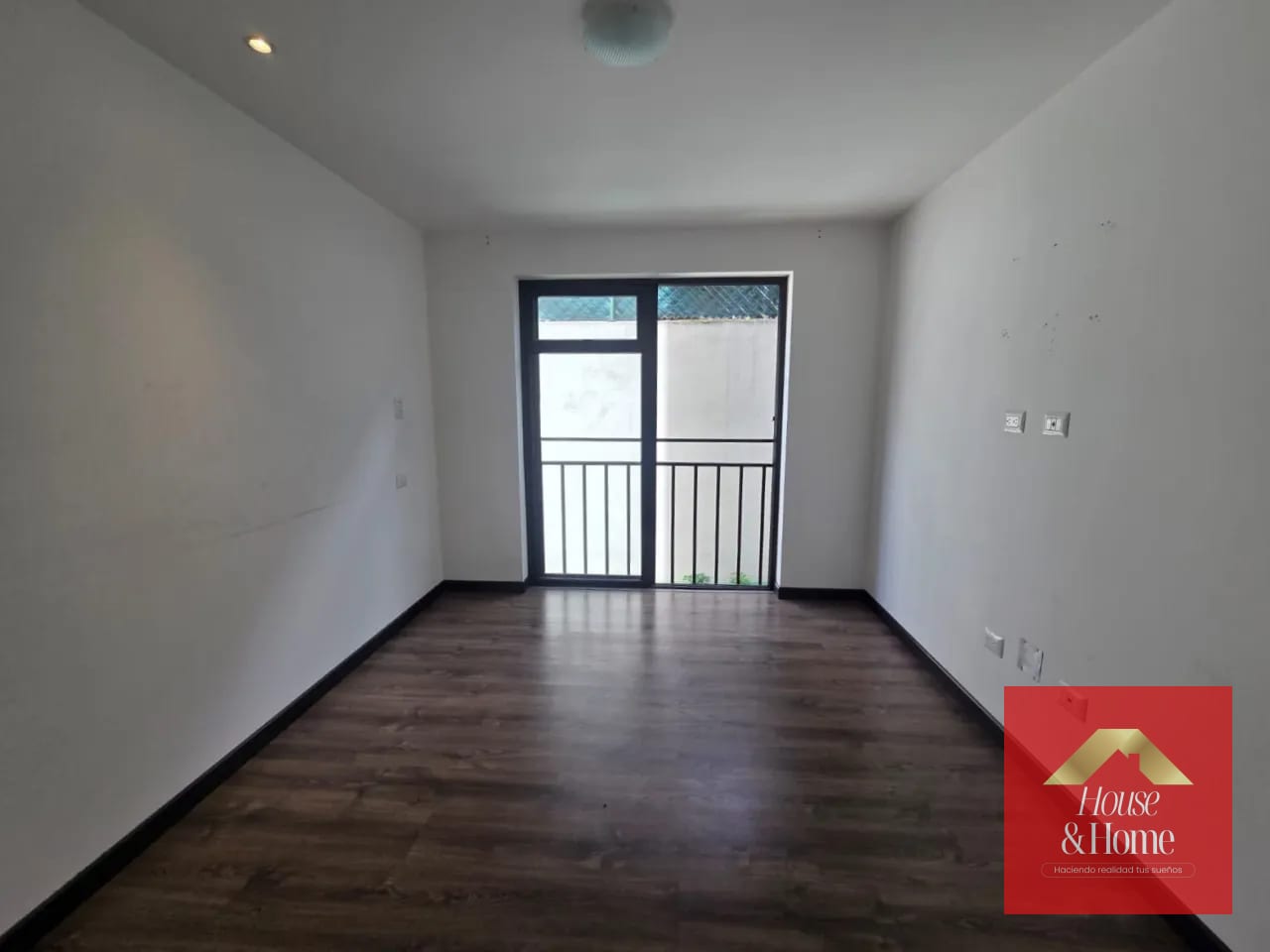 Sala — Venta de apartamento en zona 7 — Apartamento en Venta en Di Fiori, Zona 7, Guatemala, Ciudad — foto 4 de 15