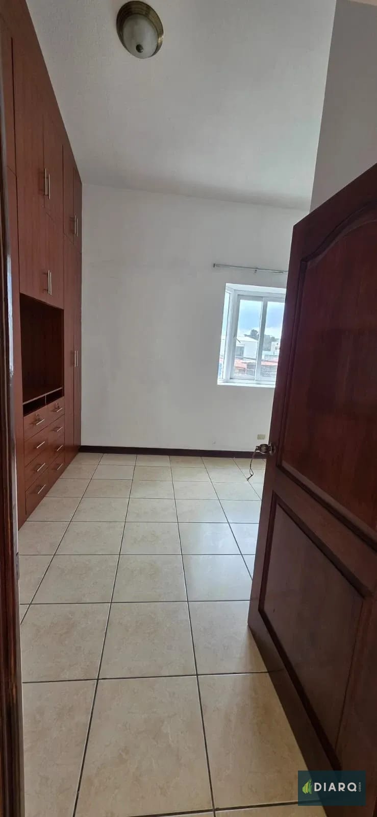 Apartamento en alquiler amplio e independiente, zona 15 — Apartamento en Alquiler en Zona 15, Guatemala, Ciudad — foto 4 de 17