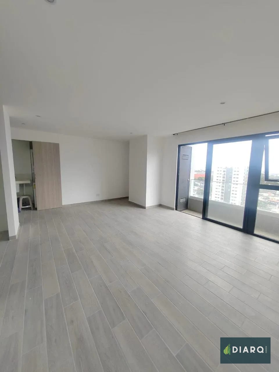 Apartamento de 3 habitaciones en Parque 10 — Apartamento en Alquiler en Zona 10, Guatemala, Ciudad — foto 1 de 7