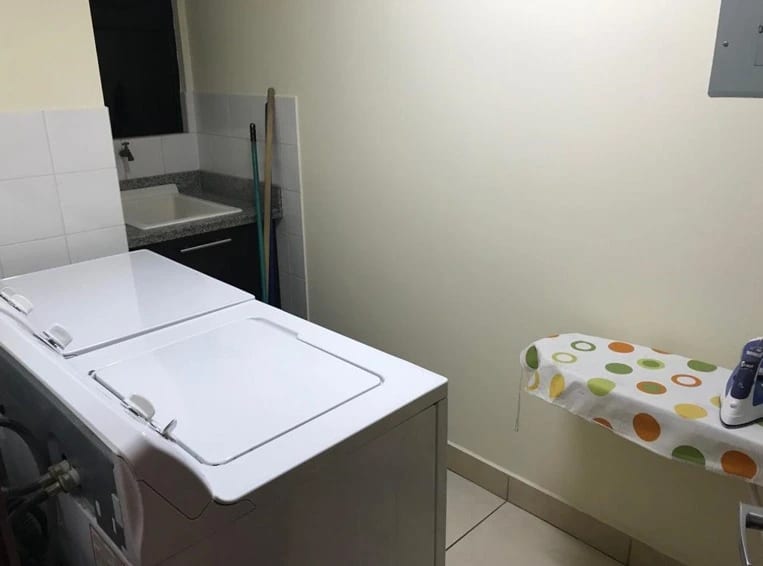 Renta de apartamento amueblado en Edificio San Patricio 1 | Zona 14 - Image 2
