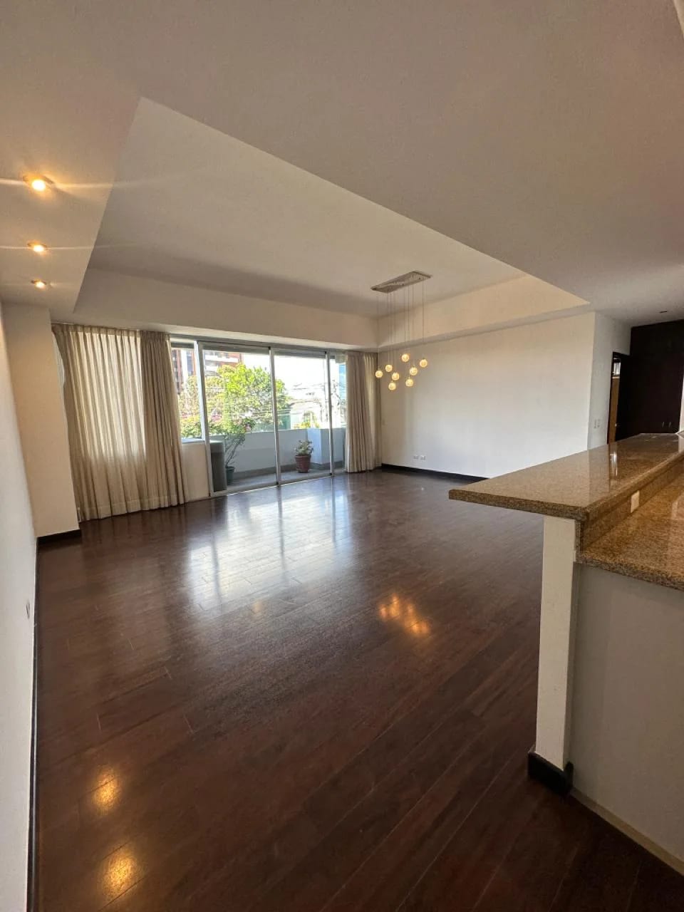 Alquilo de amplio apartamento en Edificio Quinze | Vista Hermosa 1 — Apartamento en Alquiler en Quinze, Zona 15, Guatemala, Ciudad — foto 1 de 11