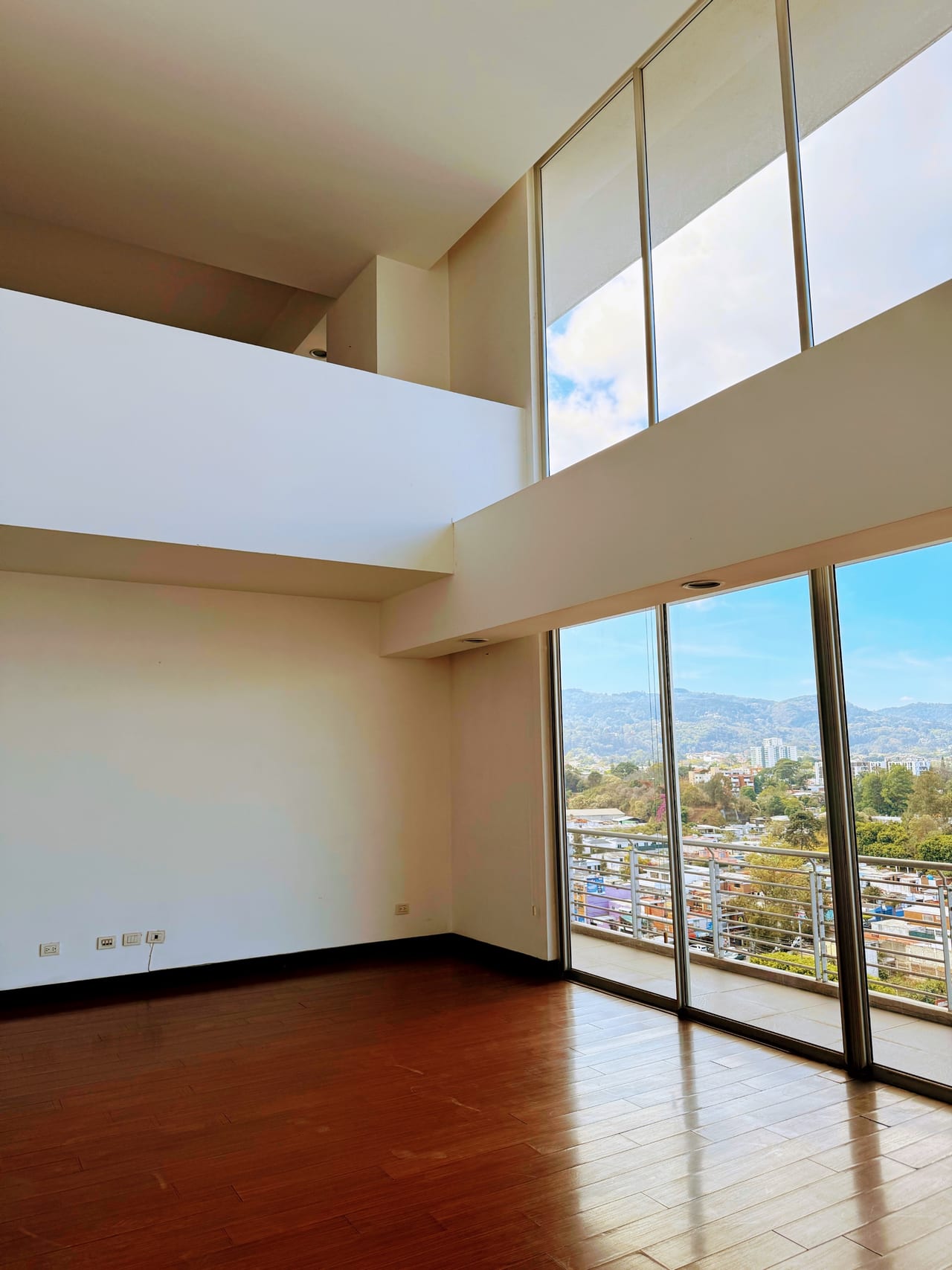 Loft de 150m2 en z 10 — Apartamento en Alquiler en 19-10, Zona 10, Guatemala, Ciudad — foto 1 de 14
