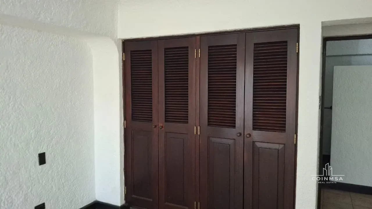 Apartamento semi-amueblado en Renta zona 10 — Apartamento en Alquiler en Santa Clara Las Cañas, Zona 10, Guatemala, Ciudad — foto 8 de 10