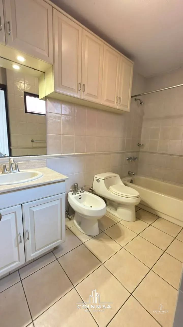 Apartamento en Renta zona 14 — Apartamento en Alquiler en Casa Alta, Zona 14, Guatemala, Ciudad — foto 11 de 15