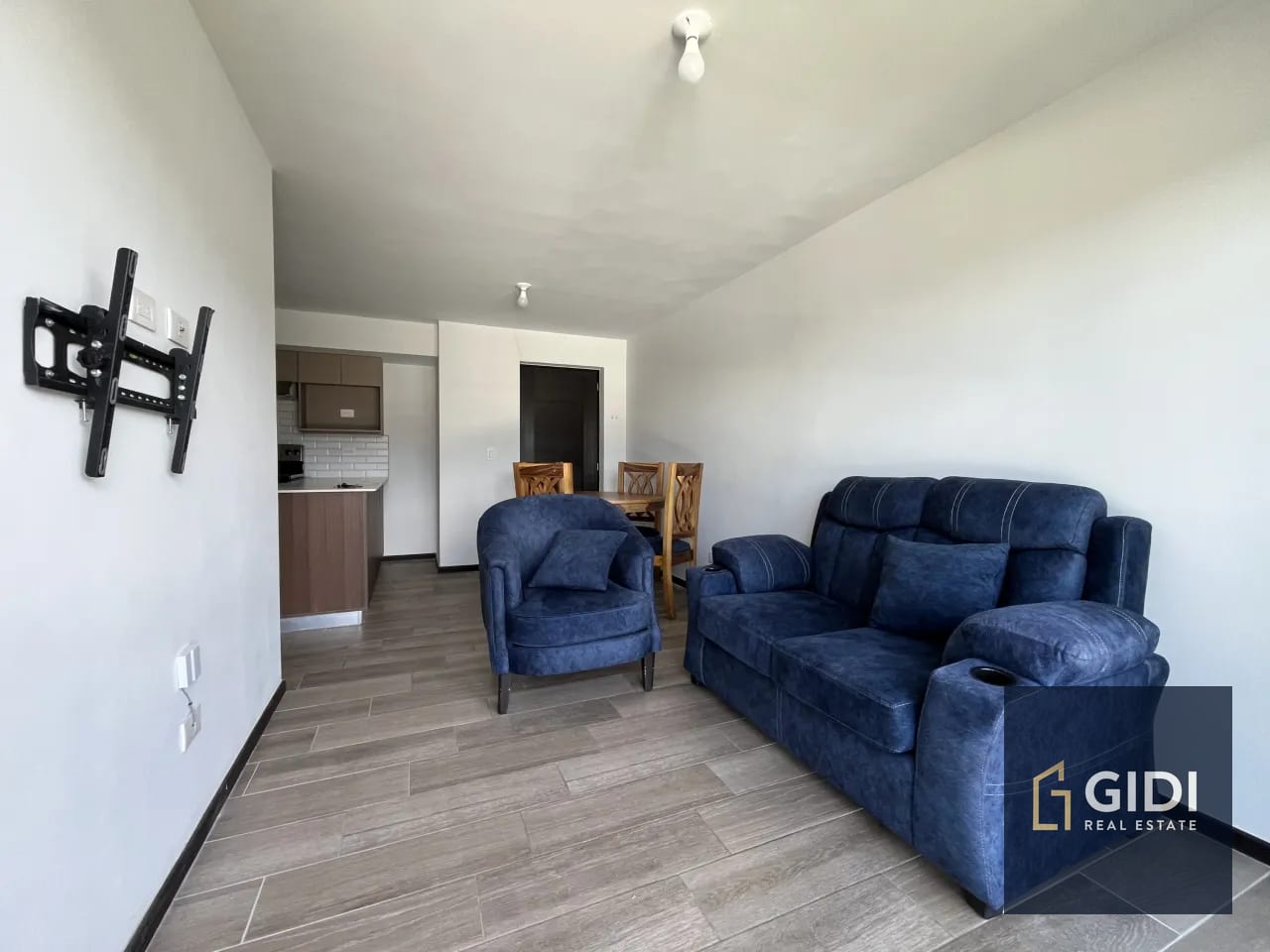 Sala — A 15 min. de Antigua, rento apartamento amoblado, 3 dorm. Q5,000 — Apartamento en Alquiler en Santa Lucía Milpas Altas, Sacatepéquez — foto 2 de 17