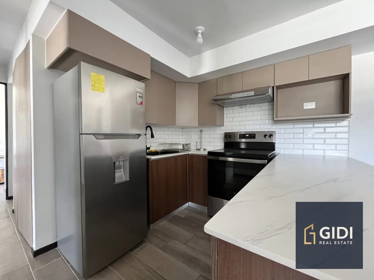 Cocina — A 15 min. de Antigua, rento apartamento amoblado, 3 dorm. Q5,000 — Apartamento en Alquiler en Santa Lucía Milpas Altas, Sacatepéquez — foto 1 de 17