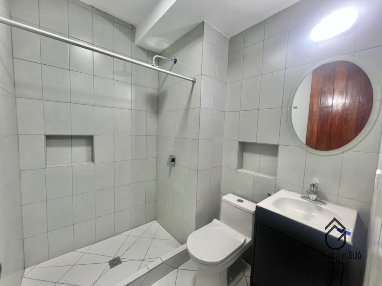 Apartamentos amplios y recién remodelados zona 13 - Image 3