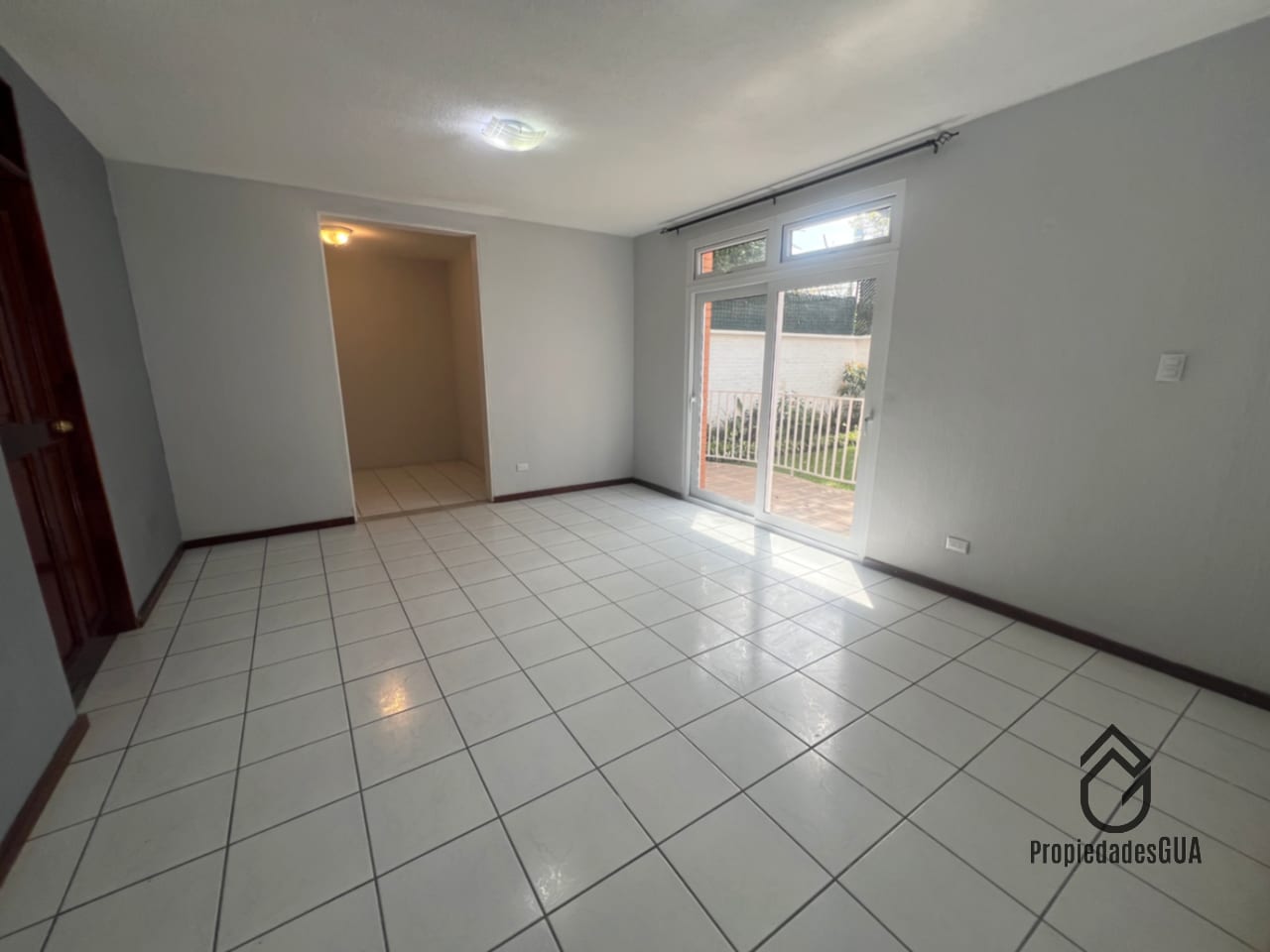 Apartamentos amplios y recién remodelados zona 13 (copia) — Apartamento en Alquiler en Zona 13, Guatemala, Ciudad — foto 3 de 11
