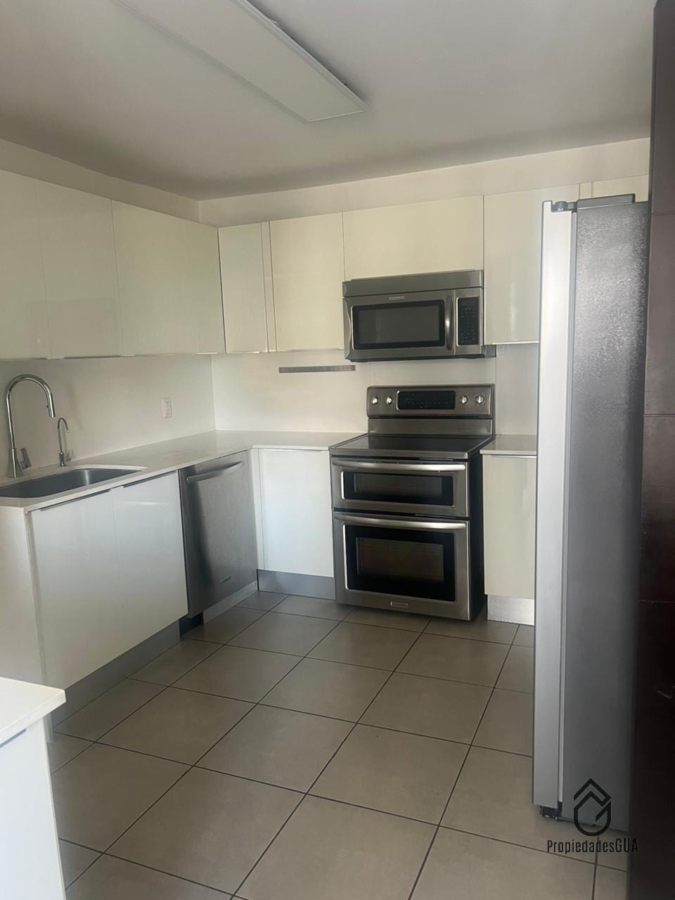 Apto amplio de 2 dormitorios + 1 de servicio — Apartamento en Alquiler en Zona 14, Guatemala, Ciudad — foto 5 de 9