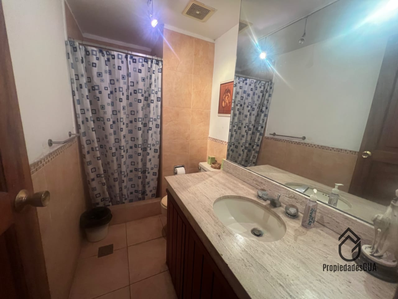 Apartamento CON JARDIN aceptan mascotas para inversión — Apartamento en Venta en Zona 10, Guatemala, Ciudad — foto 7 de 11