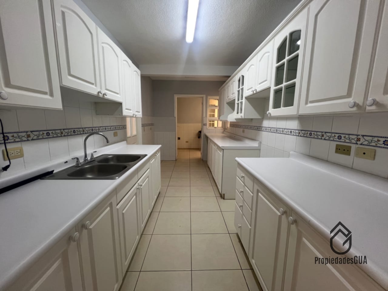 Apartamento amplio y recién remodelado zona 13 con terraza 1er nivel — Apartamento en Alquiler en Zona 13, Guatemala, Ciudad — foto 4 de 9