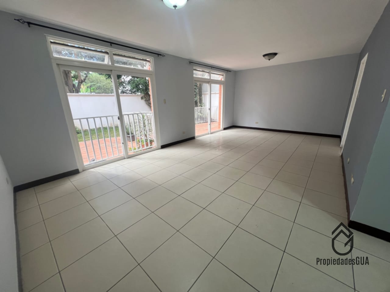 Apartamento amplio y recién remodelado zona 13 con terraza 1er nivel — Apartamento en Alquiler en Zona 13, Guatemala, Ciudad — foto 3 de 9