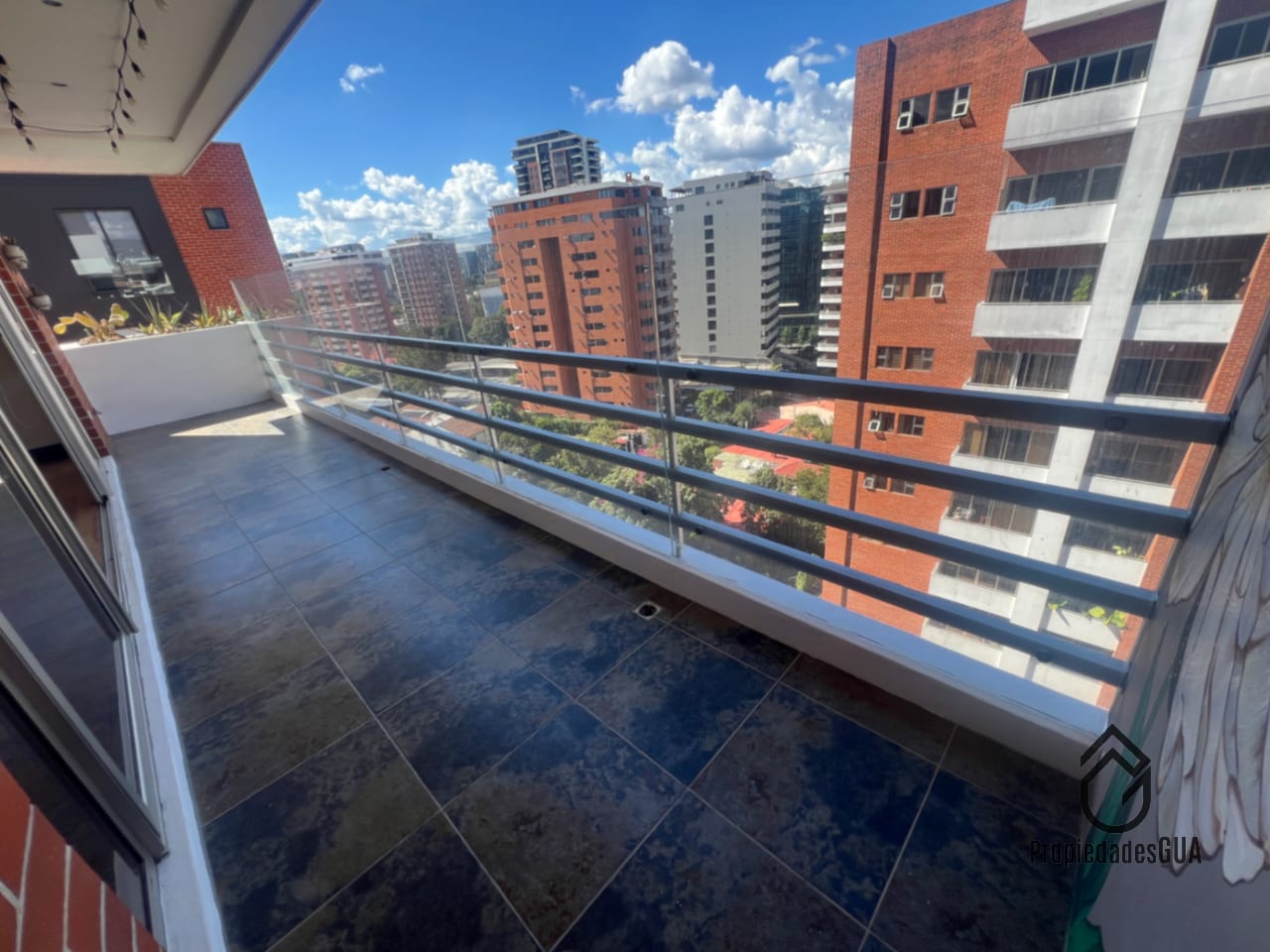 Apartamento amplio con amenidades — Apartamento en Venta en Zona 10, Guatemala, Ciudad — foto 1 de 16