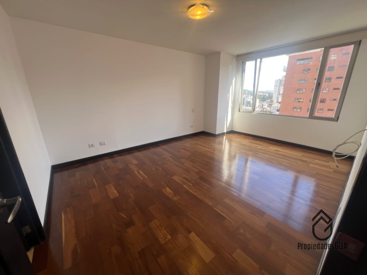 Apartamento amplio con amenidades — Apartamento en Venta en Zona 10, Guatemala, Ciudad — foto 5 de 16