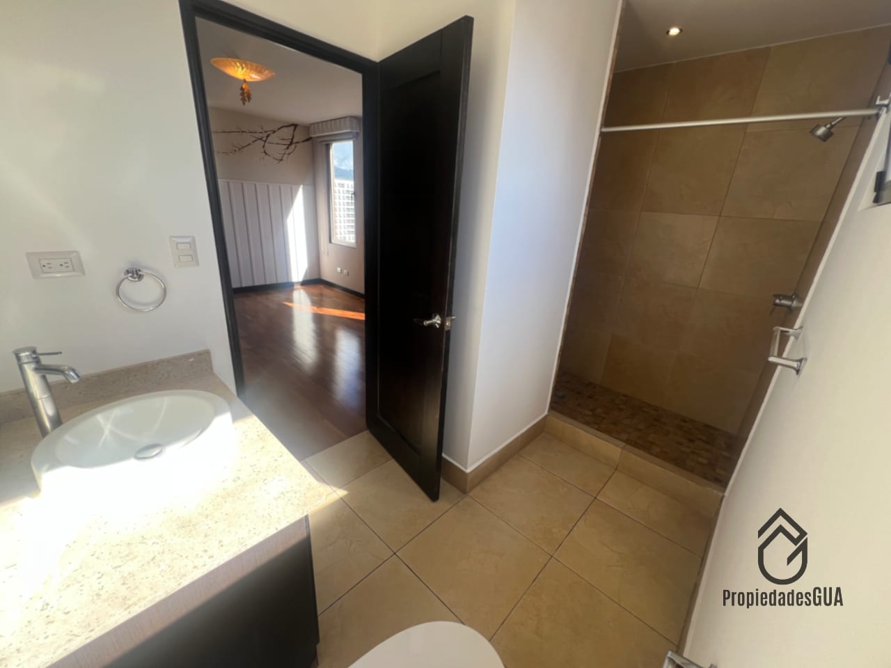 Apartamento amplio con amenidades — Apartamento en Venta en Zona 10, Guatemala, Ciudad — foto 8 de 16