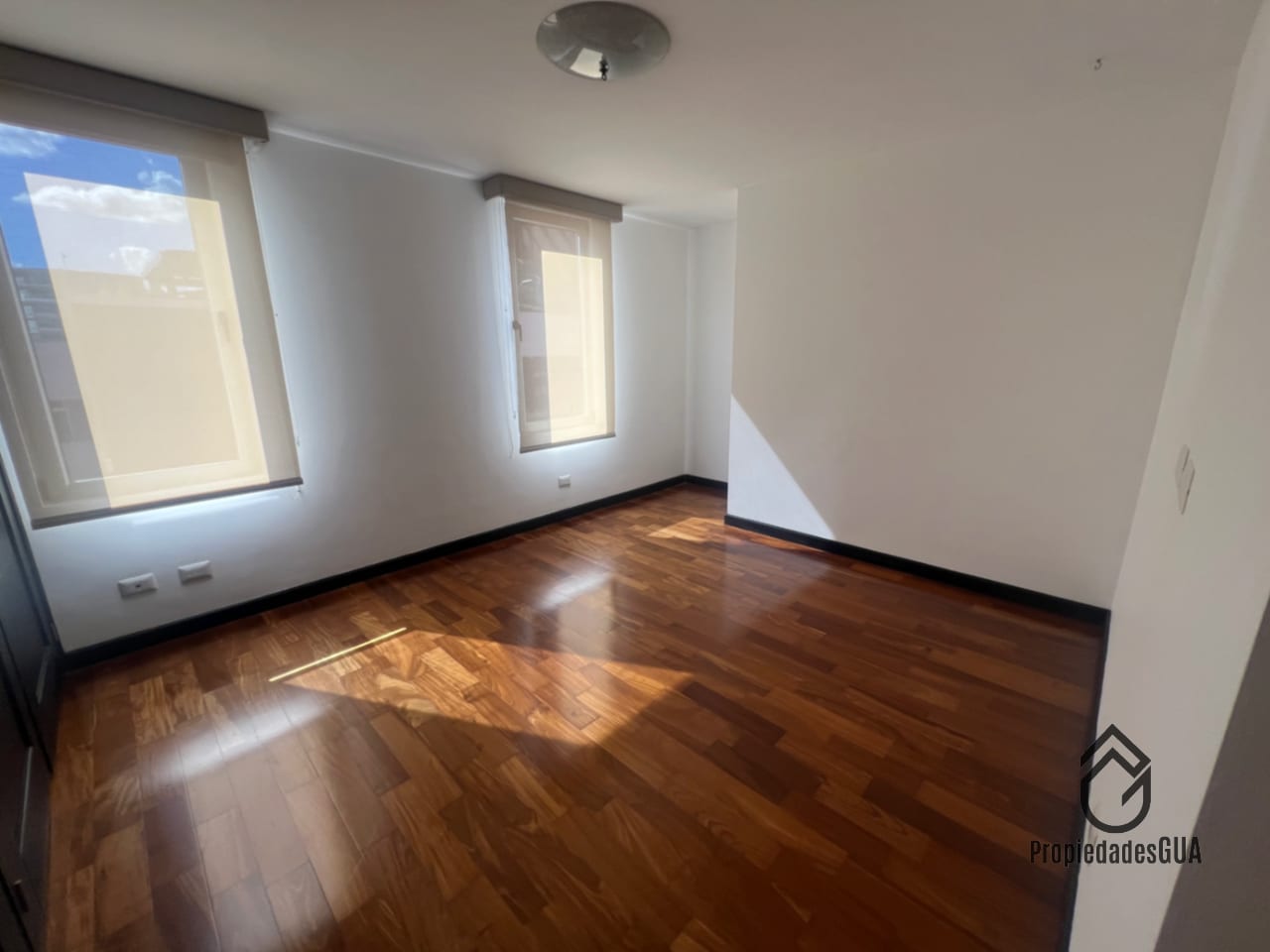 Apartamento amplio con amenidades — Apartamento en Venta en Zona 10, Guatemala, Ciudad — foto 9 de 16