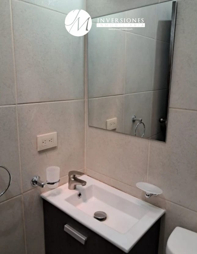 Apartamento en Renta de 2 Niveles En Zona 10 — Apartamento en Alquiler en Zona 10, Guatemala, Ciudad — foto 4 de 6