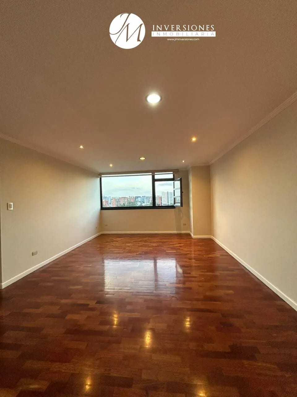 Apartamento en Renta de 3 Dormitorios en zona 14 — Apartamento en Alquiler en Zona 14, Guatemala, Ciudad — foto 2 de 17