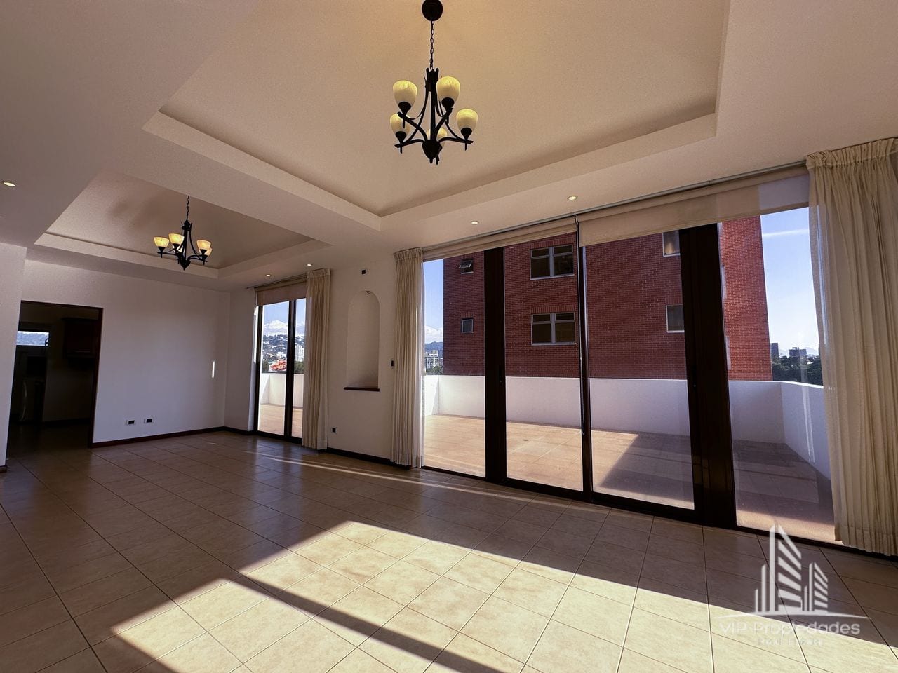 Zona 15, amplio apartamento en venta — Apartamento en Venta en El Robledal, Zona 15, Guatemala, Ciudad — foto 2 de 10