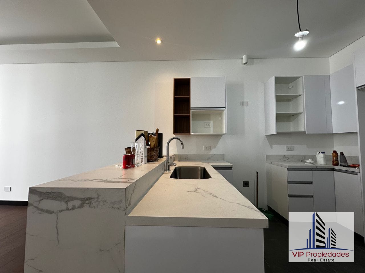 Zona 16, amplio apartamento en alquiler (copia) — Apartamento en Alquiler en Nogales de Cayalá, Zona 16, Guatemala, Ciudad — foto 2 de 17