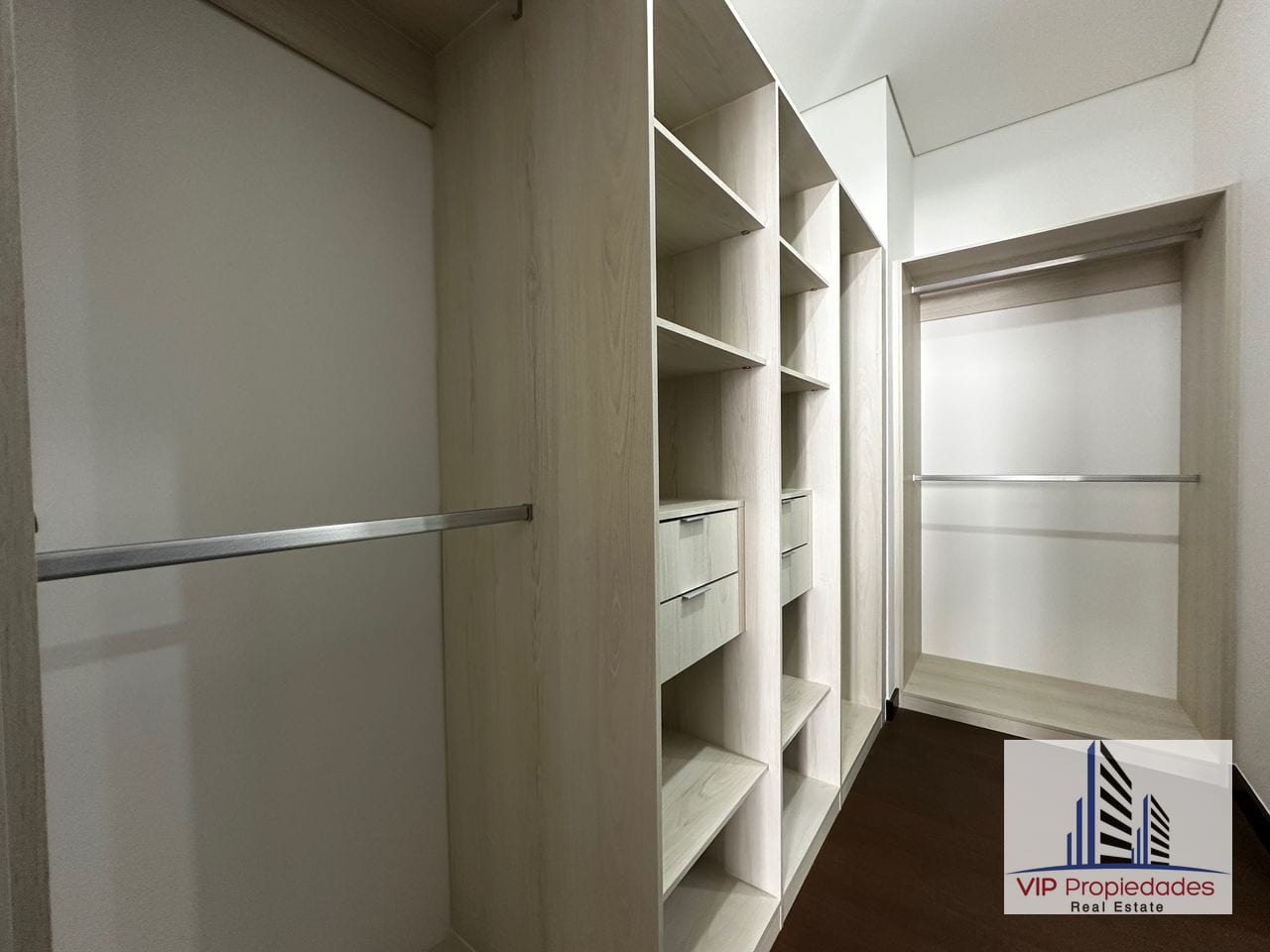 Zona 16, amplio apartamento en alquiler (copia) — Apartamento en Alquiler en Nogales de Cayalá, Zona 16, Guatemala, Ciudad — foto 11 de 17