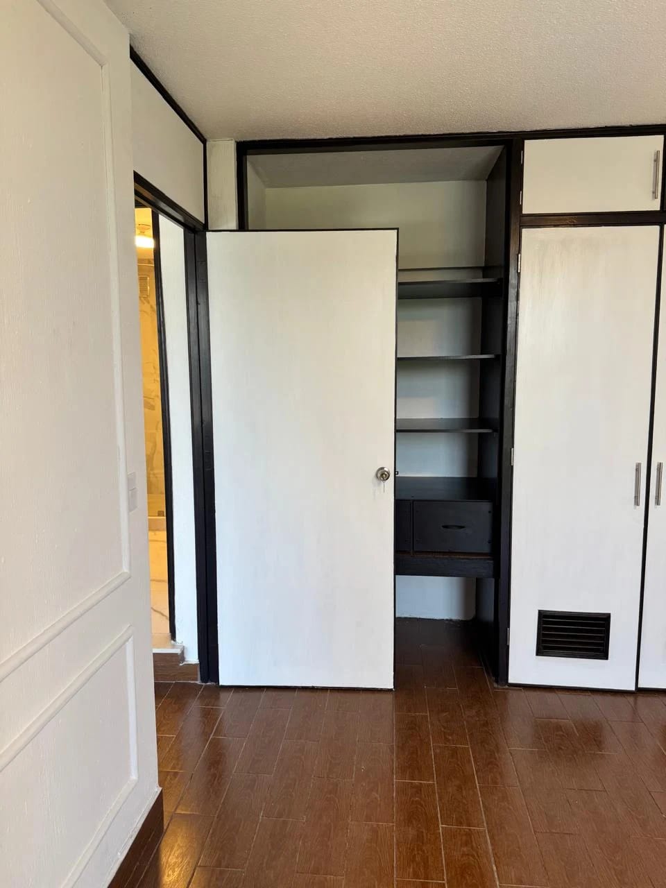 Apartamento Cortijo Reforma zona 9 — Apartamento en Alquiler en Cortijo Reforma, Zona 9, Guatemala, Ciudad — foto 9 de 16
