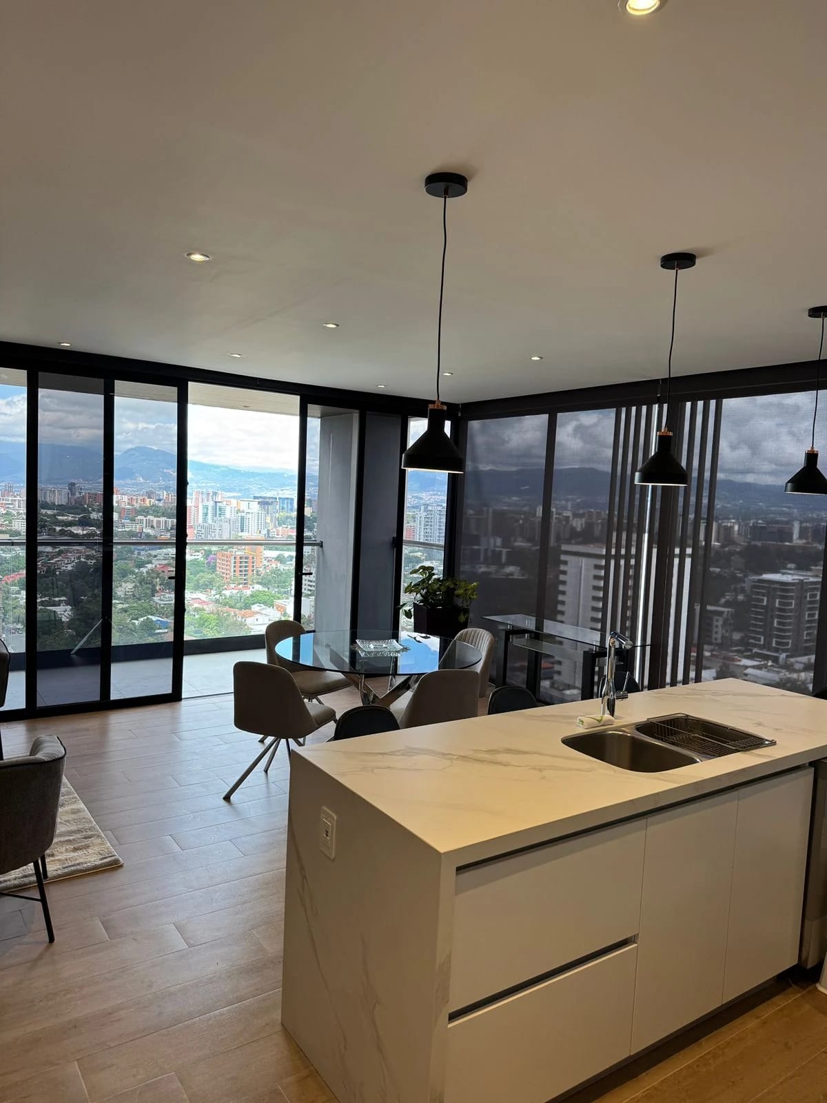 Apartamento de lujo en zona 15 — Apartamento en Alquiler en Zona 15, Guatemala, Ciudad — foto 1 de 14
