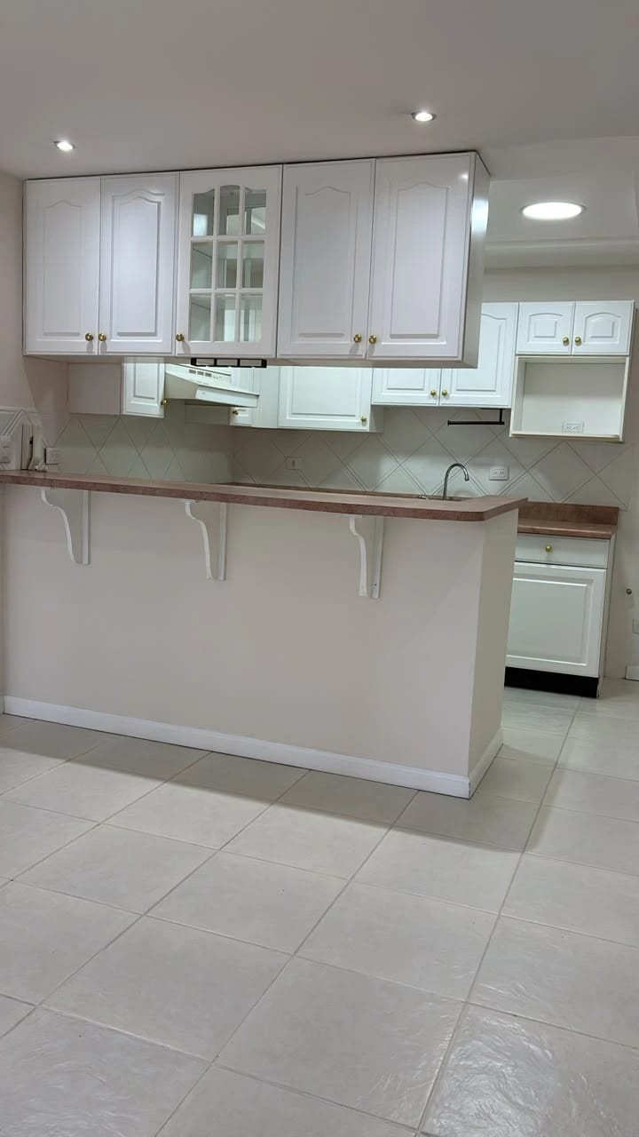 Apartamento en zona 10 - Image 2