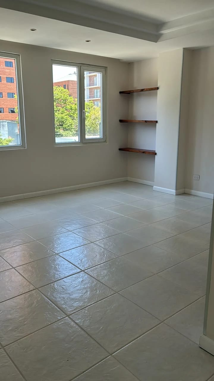 Apartamento en zona 10 - Image 5