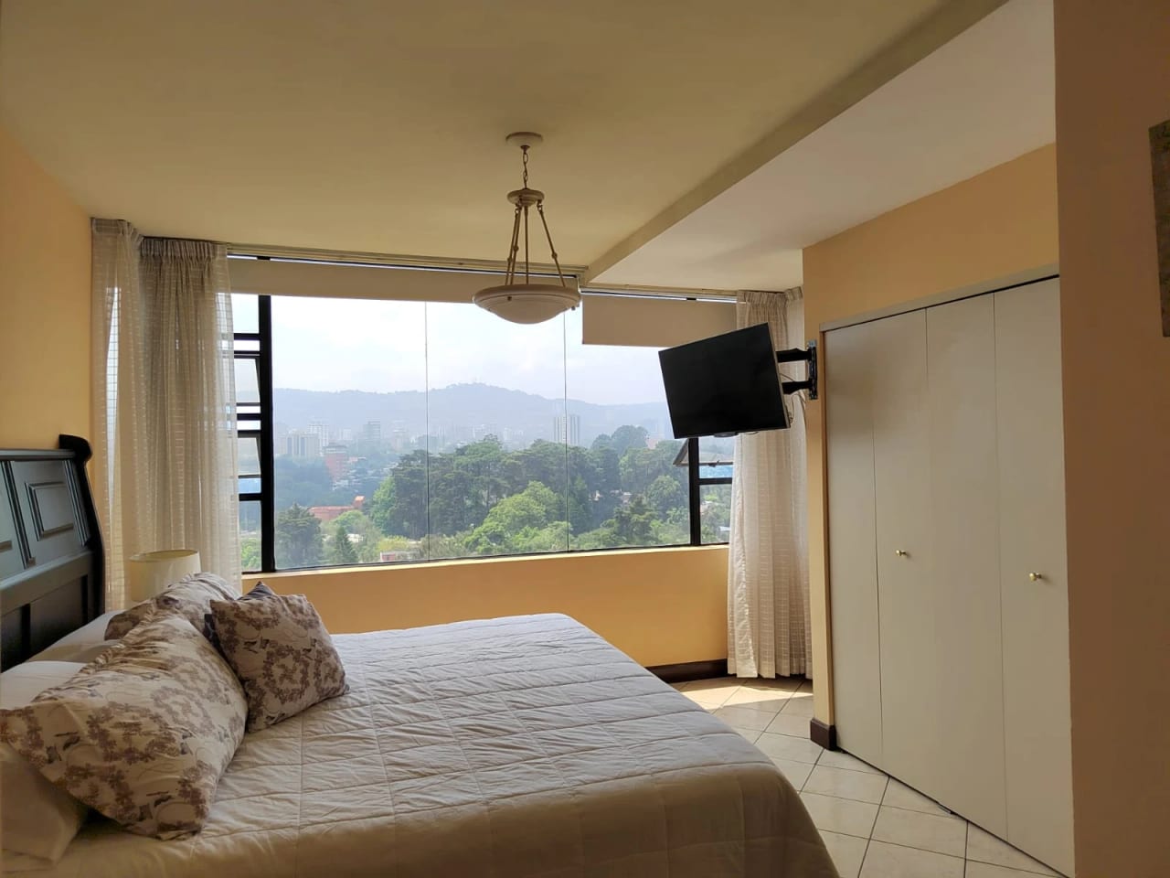 Apartamento amueblado en zona 10 — Apartamento en Alquiler en Zona 10, Guatemala, Ciudad — foto 1 de 8